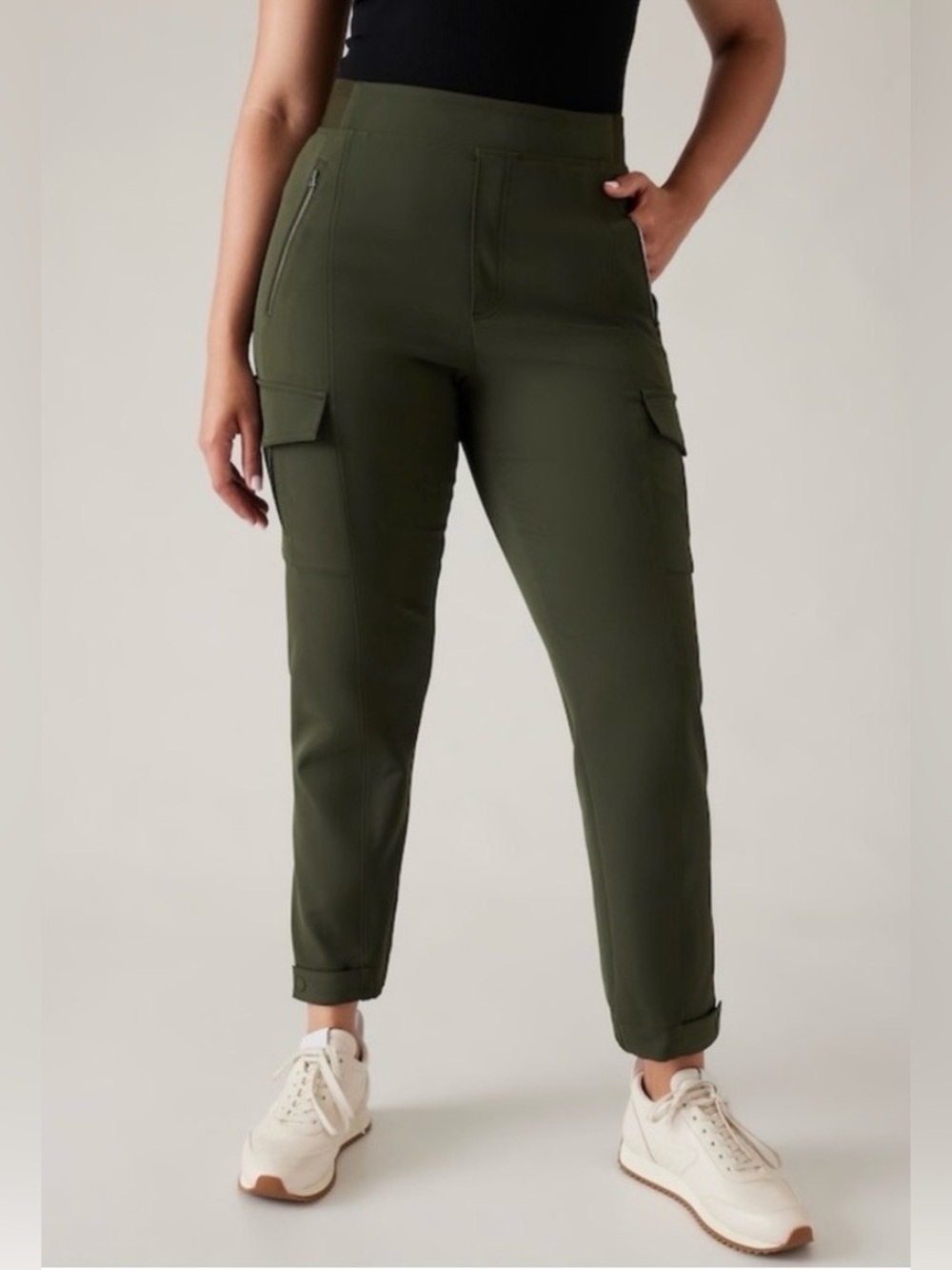 Athleta Endless High Rise Cargo  Pants in Aspen Olive Size 6